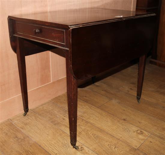 A George III mahogany Pembroke table, W.85cms